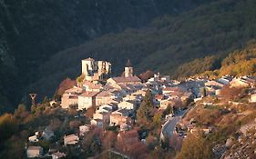 Au Pied Du Chateau